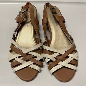 Montego Bay Club Sandals 9.5 NWT Strappy Brown White Summer 1 Inch Wedge
